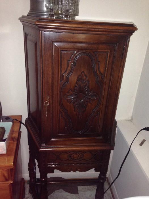 ANTIQUE HAND-CARVED LIQUOR CABINET WITH KEY