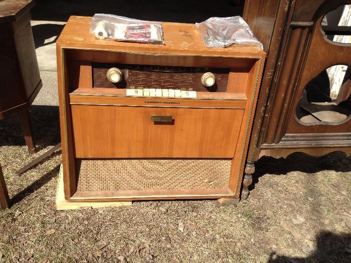 Old/antique stereo/radio