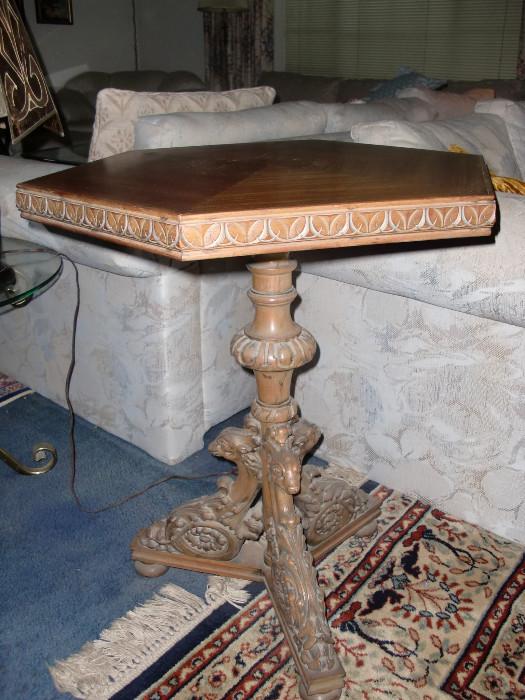 6 Edged antique table