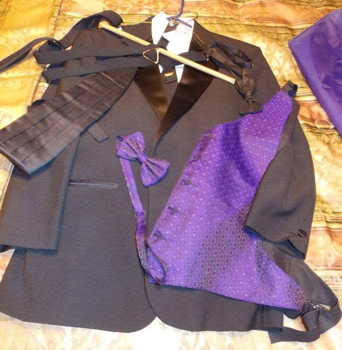 Men's tuxedo, extra vest and bow tie
