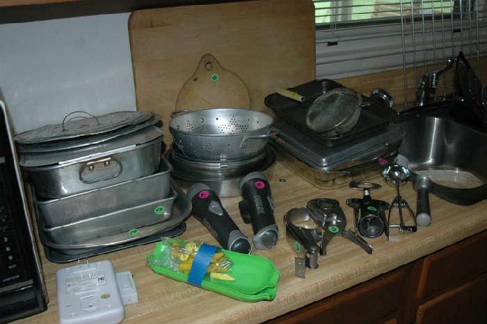 Kitchenware items