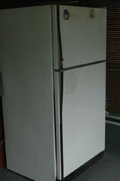 Cold drink refrigerator 