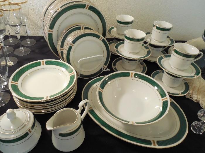 Majasty china set; "Malachite" pattern