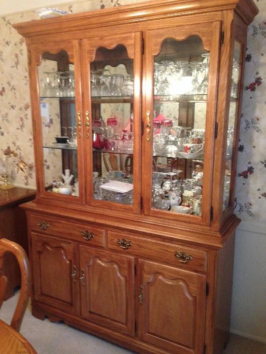 Thomasville china cabinet 