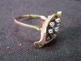 14 kt gold and diamond ring