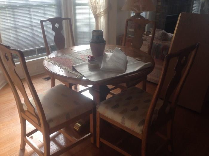 Dinning Room Drexler Table comes with Leaf