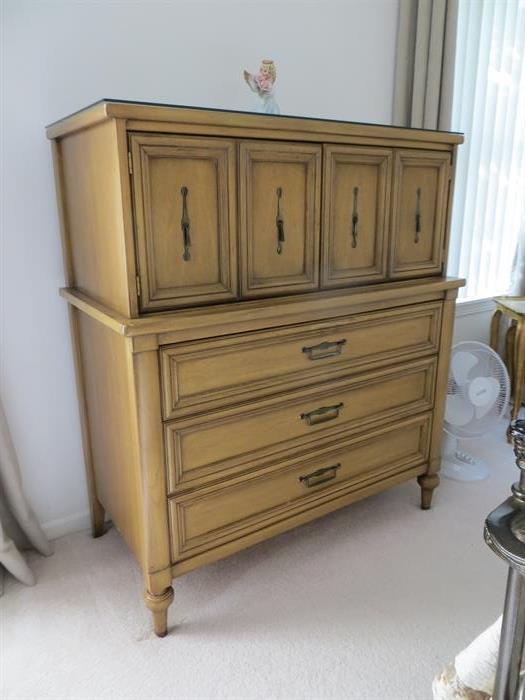 Mid century dresser (dresser and nightstand to match)