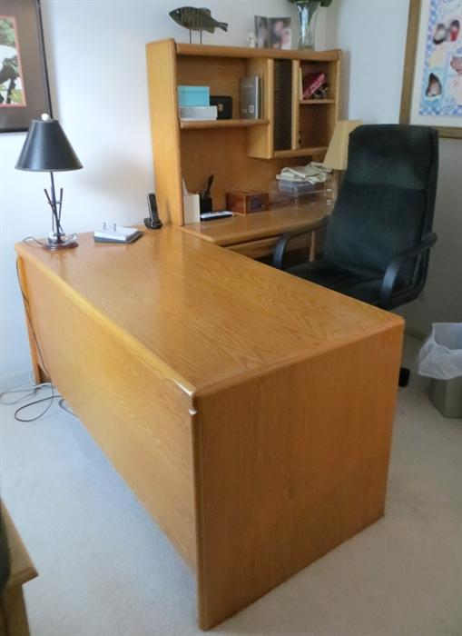 Corner computer desk unit and office chair