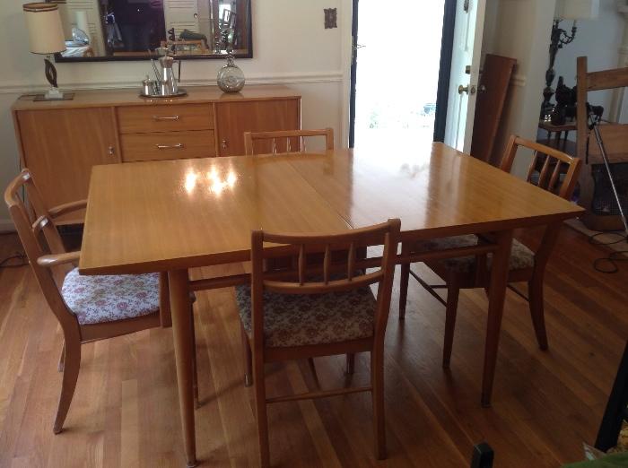 1955 Today's Living dining table with 2 leaves. Four matching chairs (2 with arms)