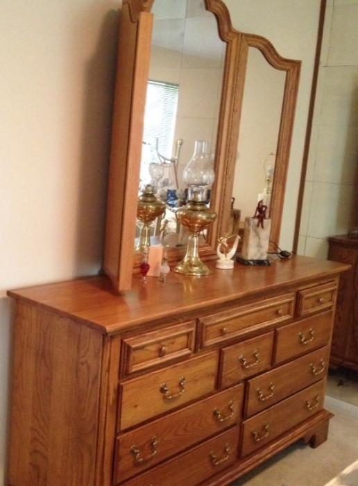 Vanity Mirror style Dresser in Oak
