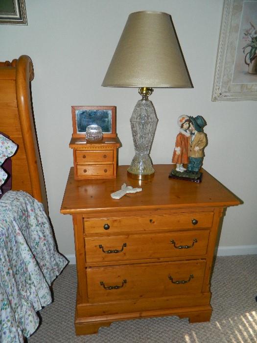 Thomasville Pine End Table