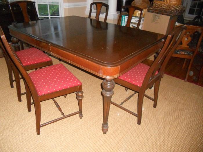 Dining room set with 6 chairs, 4 leaves and custom pads (buffet included)