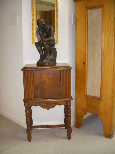 Vintage copper-lined smoking stand, "The Thinker" plaster statue