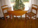 Kindel dropleaf table with 4 rush seat chairs and leaves