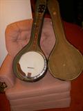 Pirles 5-string banjo in excellent condition, in original case.