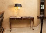 Long sofa table w lamp