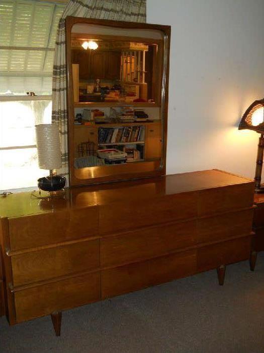 dresser and mirror to bedroom set