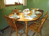Cochrane Maple Dining Table With 6 Chairs