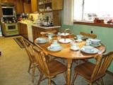 Solid Maple Dining Table With 6 Chairs