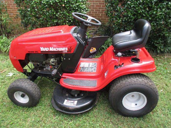 Like Brand NEW Yard Machine Lawn Tractor 38 " Cut..NEW BATTERY! Hardly Used!
