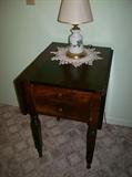 ANTIQUE DROP LEAF TABLE