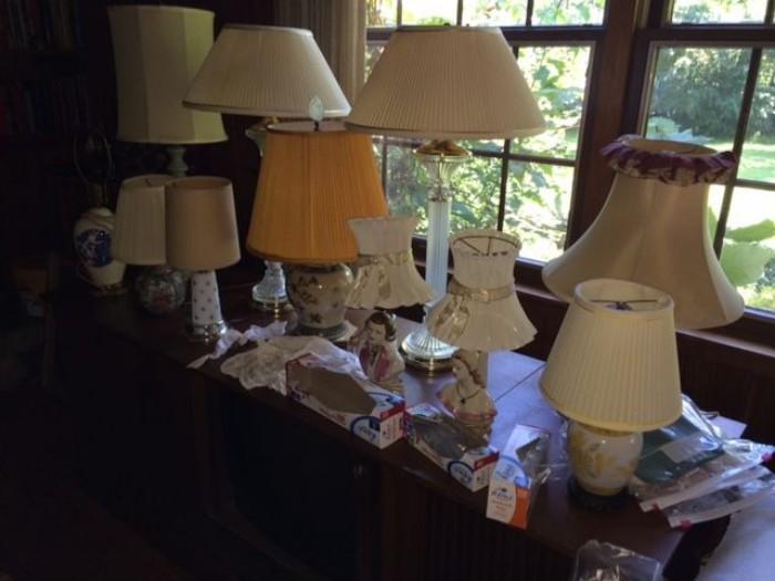 Many nice lamps are for sale.