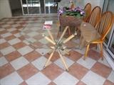 Dinette table with collapsible base of wood