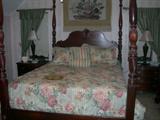 The Palmer Home Collection 4 Poster Queen Bed
