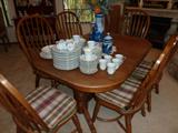Windsor Style Dining Room Table w/2 Leaves & 6 Chairs