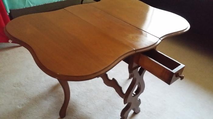 ANTIQUE DROP LEAF TABLE WIT SIDE DRAWER ON SCROLLING OGEE SHAPED SUPPORTS