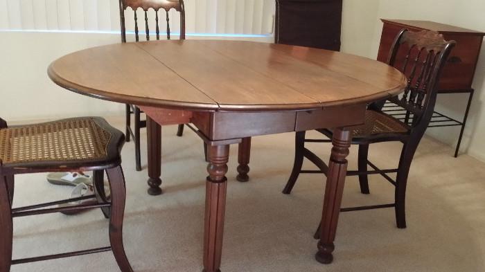 OAK DINING TABLE WITH LEAF