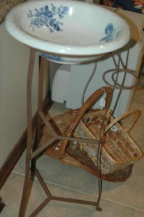 Vintage wash stand