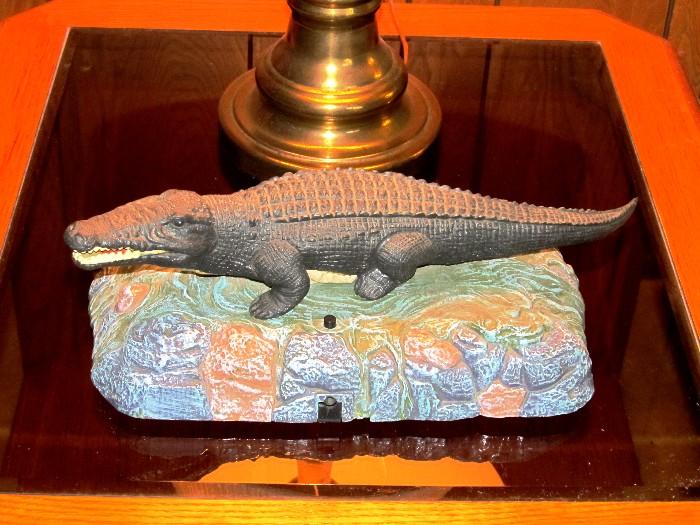 Any Gator Fans would enjoy this gator on their mantles or in their man caves...good detail...and not too large.