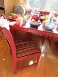 BOLD AND BEAUTIFUL RED TABLE WITH 6 CHAIRS AND 2 LEAVES / W/ PROTECTIVE GLASS FOR TOP
