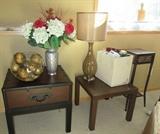 SIDE TABLES - LAMPS - DECOR