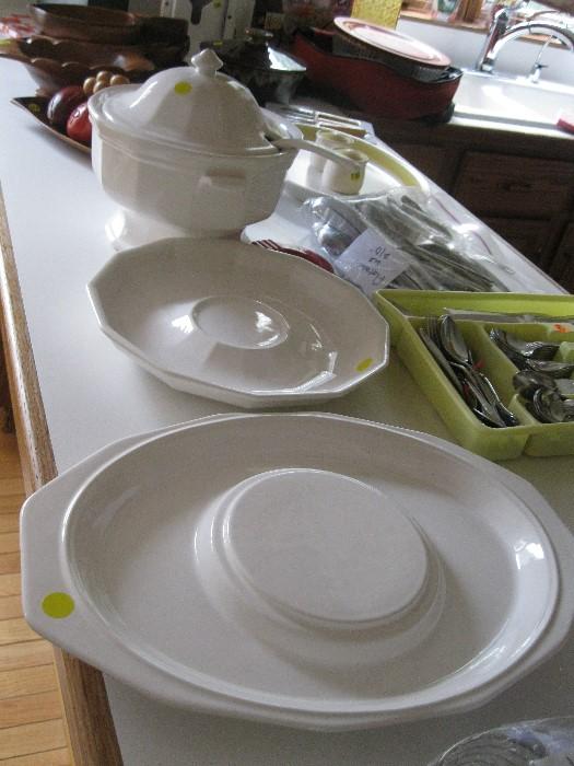 Pfaltzgraff white dinnerware - Heritage