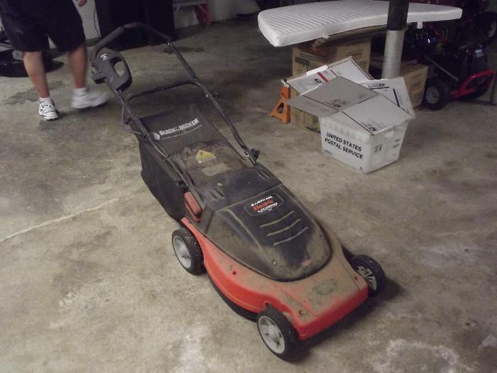 Black and Decker Electric Lawn Mower 