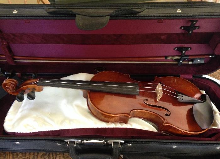 Jay Haide violin (model 101) and case
