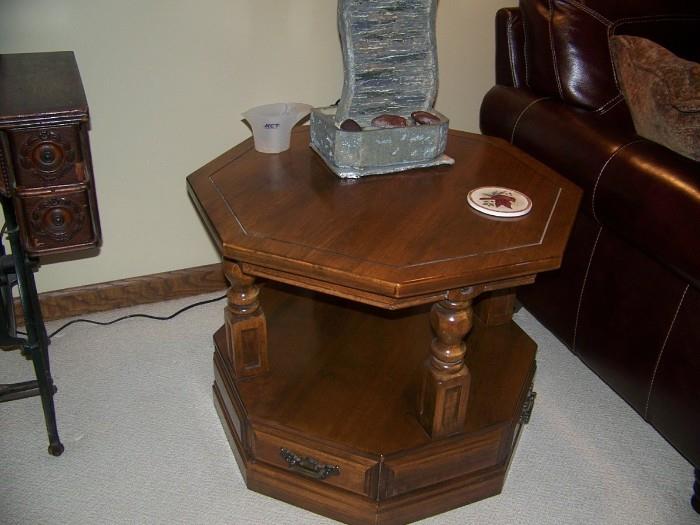 OCTAGON Table