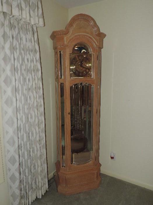 GREAT LOOKING GRANDFATHER CLOCK !!!