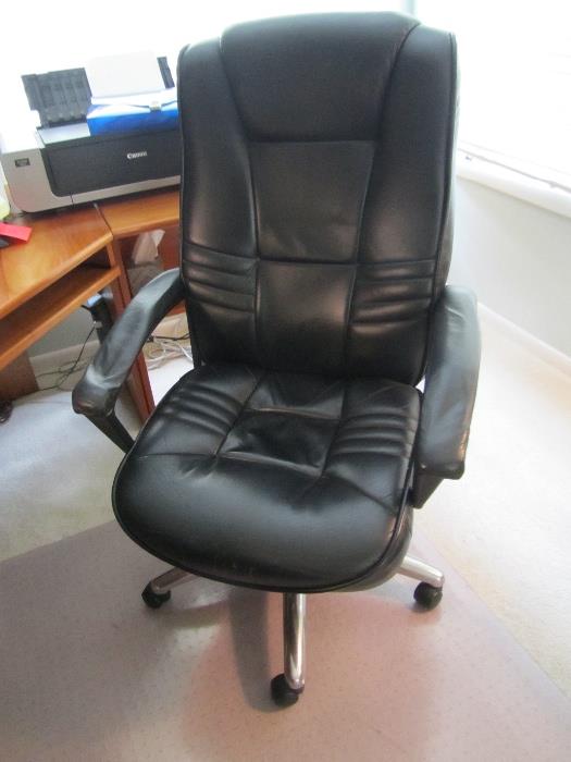 Leather Executive Chair on Wheels, Adjustable in Black Leather