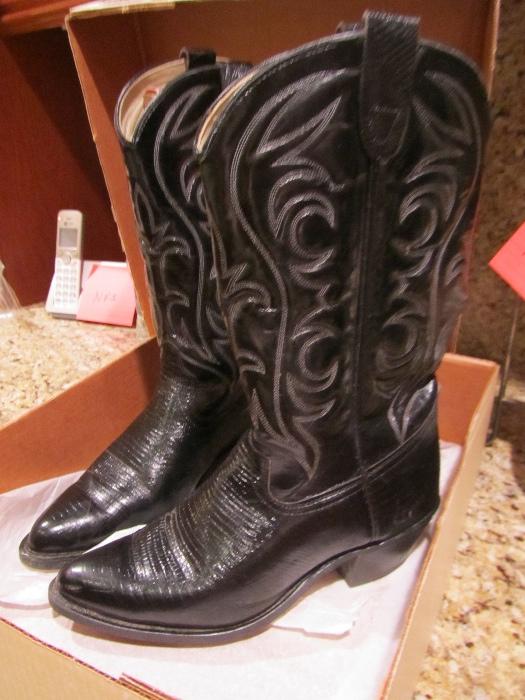 $95.00 cowboy boots Size 9 1/2 EE Mens