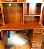 Wooden Desk (in great condition)