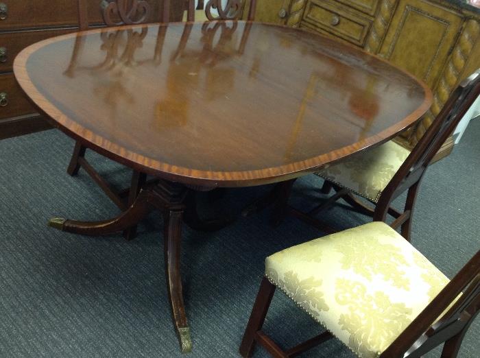 Vintage Oval Mahogany Dining Table w/ Three Leaves