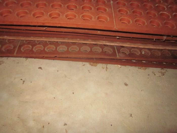 Industrial floor mats