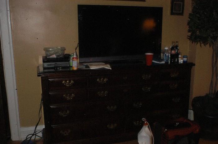 Dresser & flat screen TV