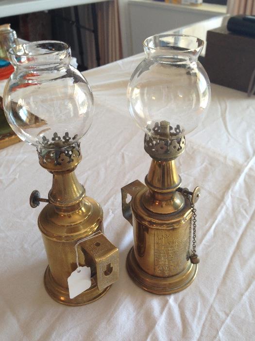 Pigeon oil lamps