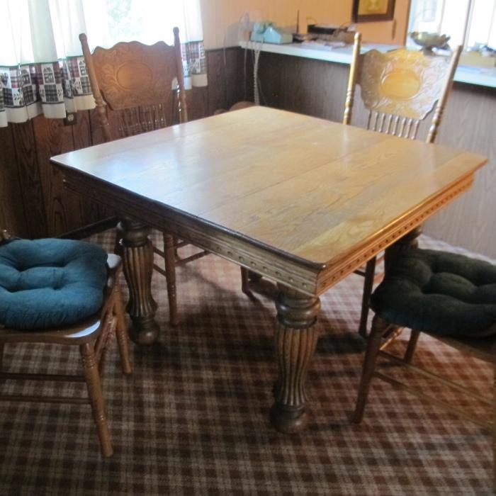 ANTIQUE 1/4 SAWN OAK SQUARE TABLE AND 4 CHAIRS