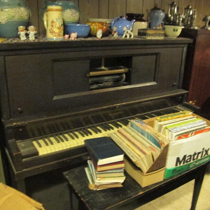 PLAYER PIANO WITH ROLLS