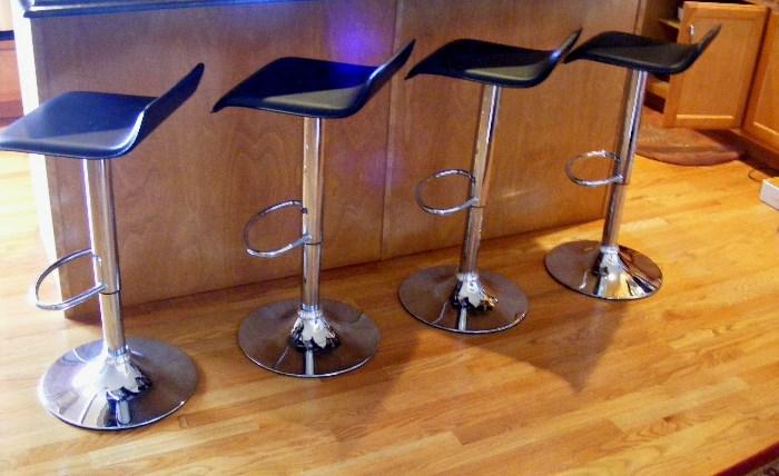 Set of 4 Adjustable Bar Stools. A Lever on the right adjust these stools from counter height to Bar height and anywhere inbetween